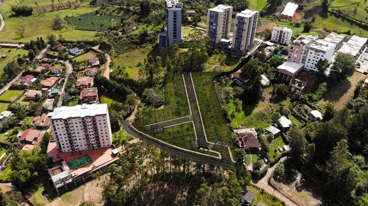 Fotografía aérea del terreno de NATÚA con representación gráfica de referencia de la trama de lotes.
